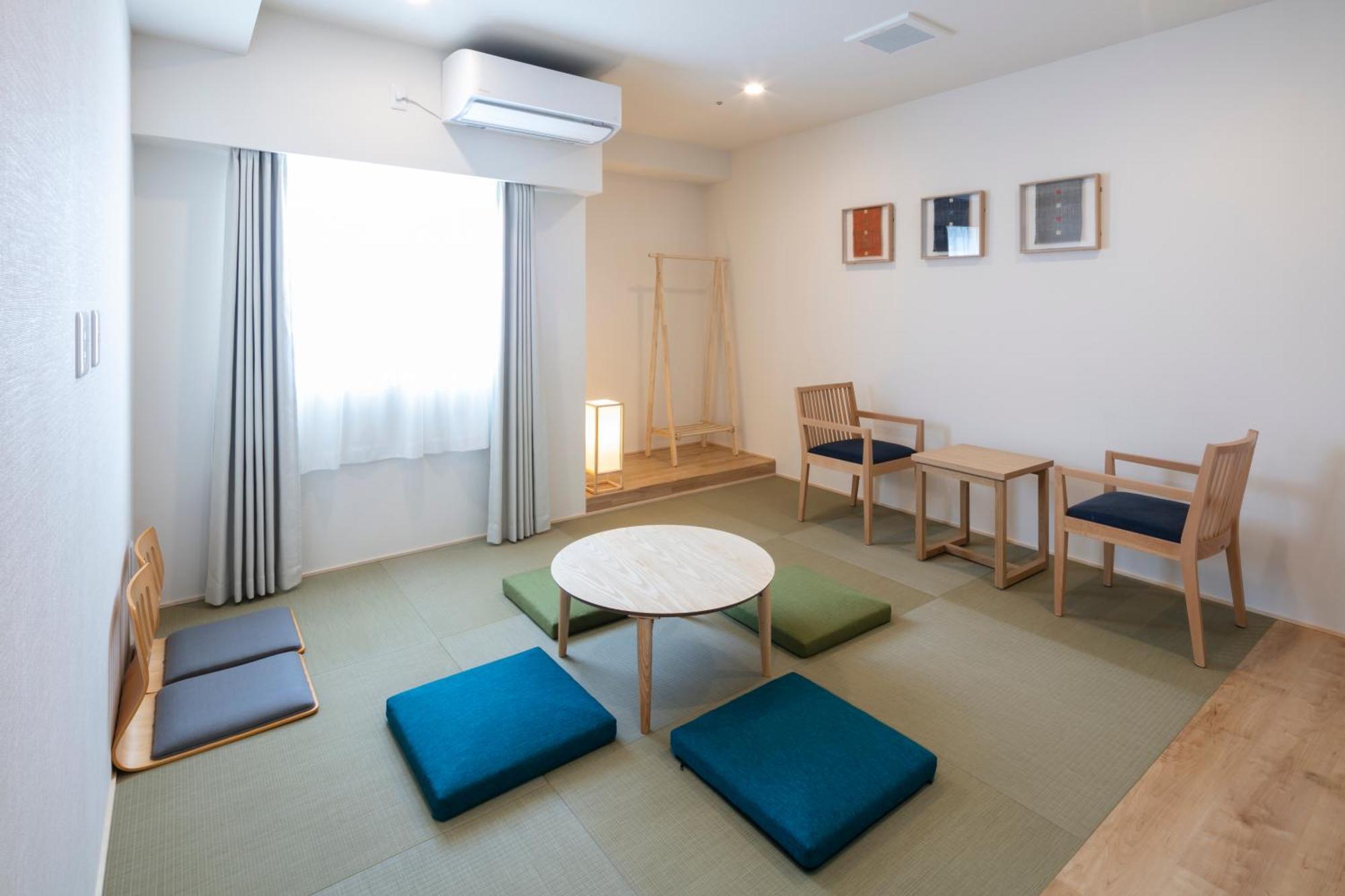 Randor Hotel Sapporo Suites Szoba fotó A room at the Kyoto International Manga Museum