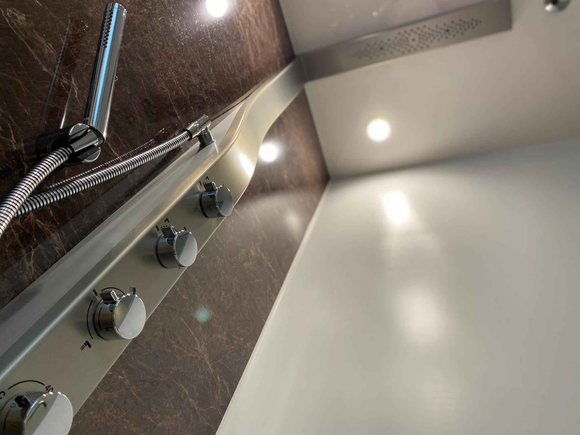 Randor Hotel Sapporo Suites Szoba fotó Shower controls